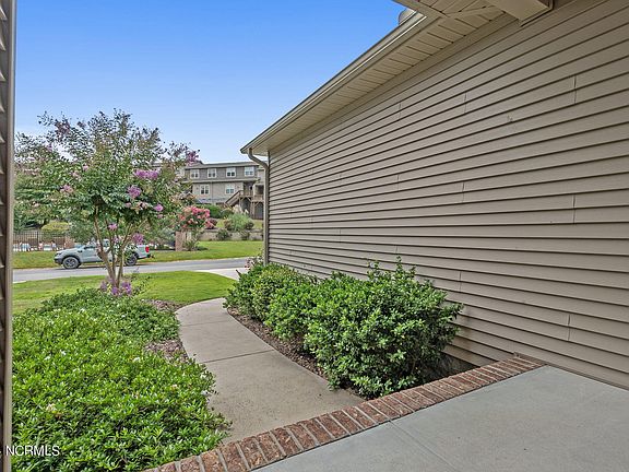 3rd image of 76 Cypress Cir
