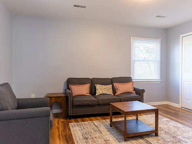 412 Kingswood Ter — Photo 12