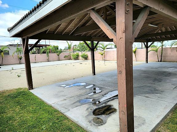 4th image of 4762 Santa Ana St