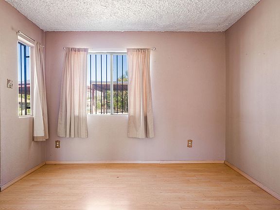 4th image of 143 Espejo St NE