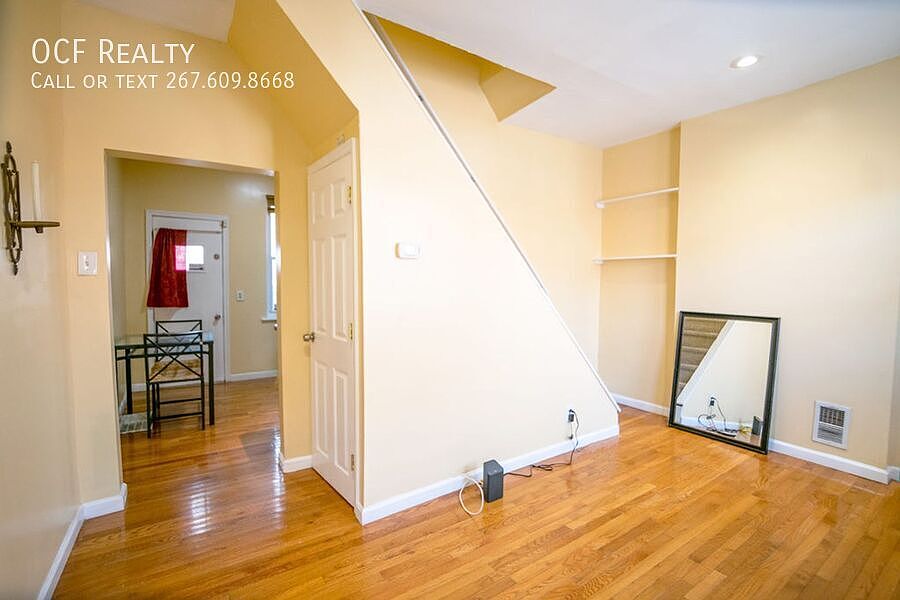 1st image of 2500 E Oakdale St