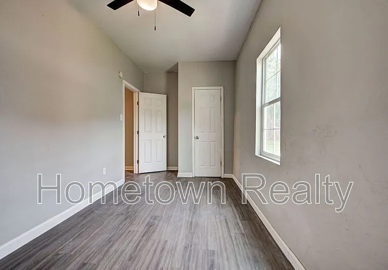 1801 E Madison St — Photo 25