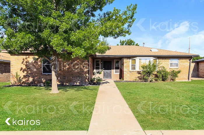 8202 Laredo Trl — Photo 1