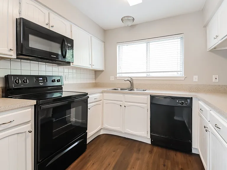 1113 Heiden Ct — Photo 10