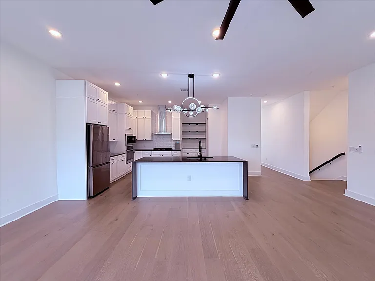 1417 Kramer Ln #19 — Photo 32