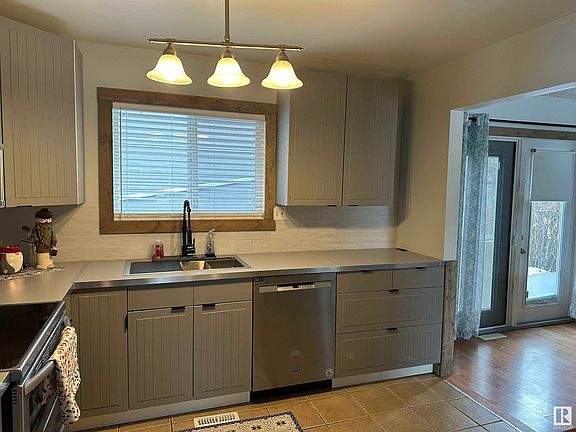2nd image of 4839 51st St