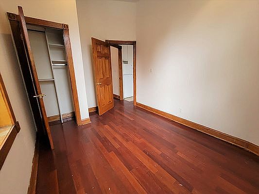 4th image of 145 E 17th St #Vx