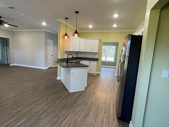 4th image of 3041 Baymeadows Dr W