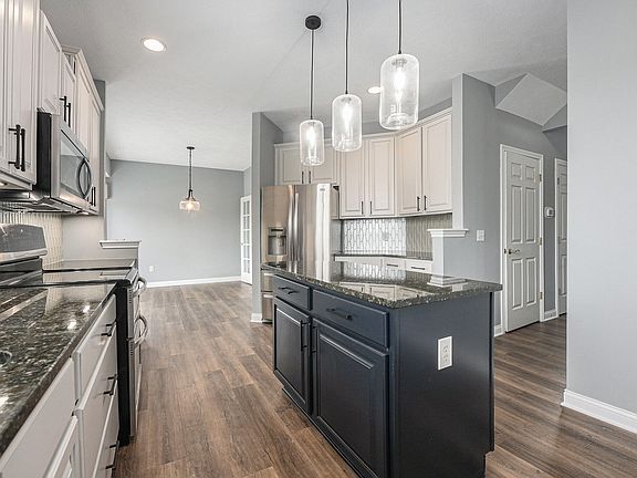 5th image of 580 Hartfield Dr SE