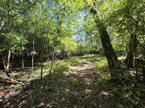 13 Pokagon Trl, Algonquin, IL 60102