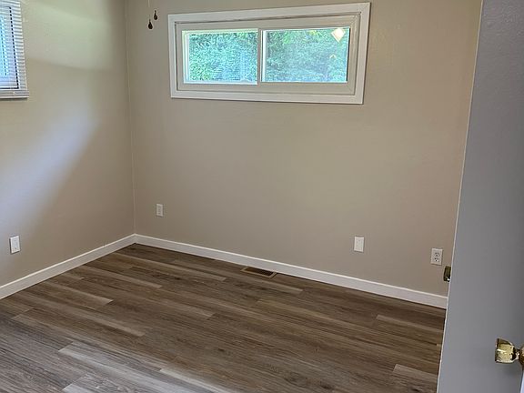 3rd image of 1268 Hughey Dr #1