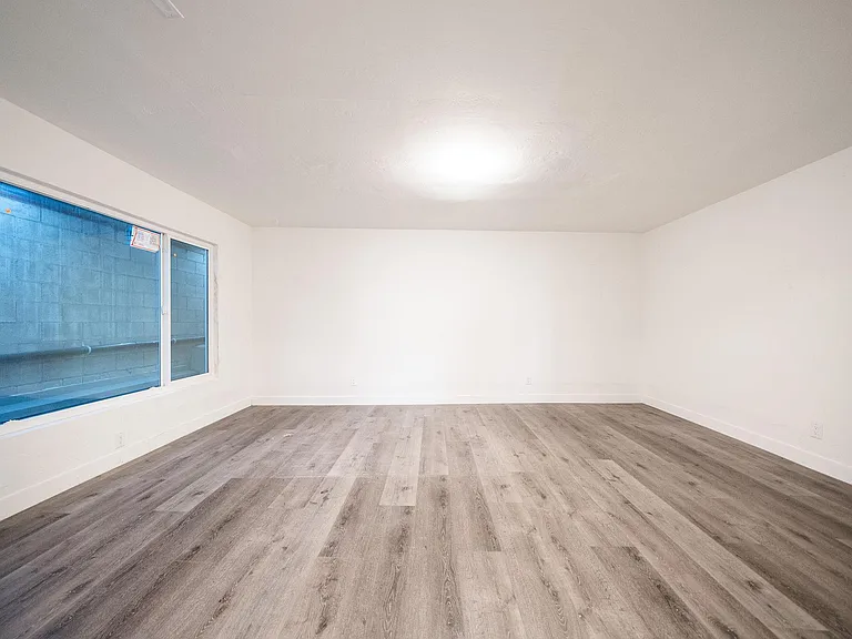 1011 San Julian St #203 — Photo 3