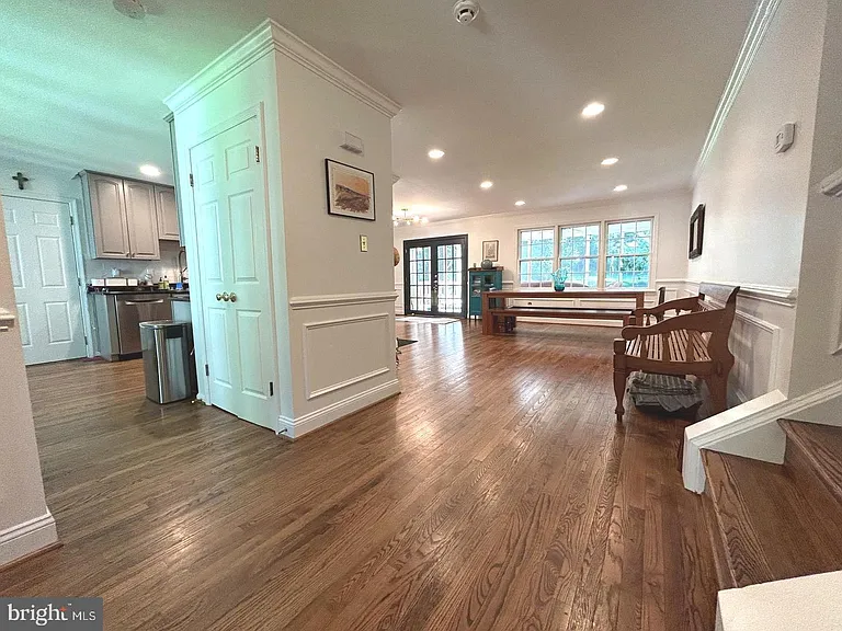725 Forest Park Rd — Photo 2