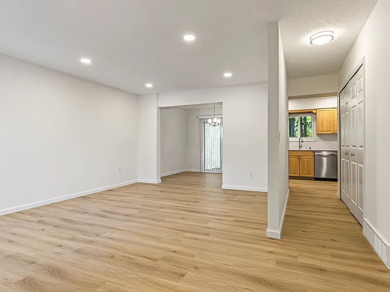 509 Forsythia Ln — Photo 3
