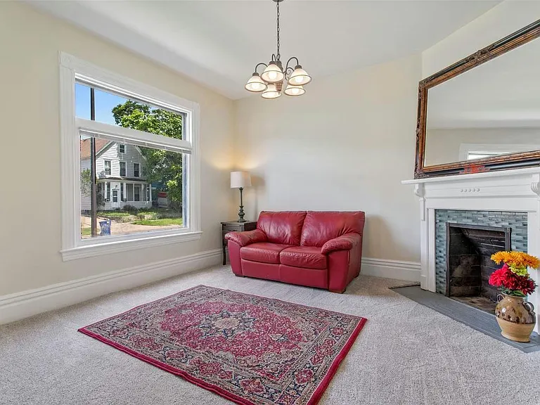 462 Beaumont St — Photo 5