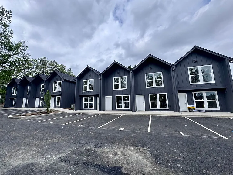 Brand New, Beautiful Townhomes! 2 & 3 Bedrm Units Available — Photo 57