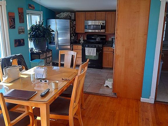 5th image of 77 Beacon Ct #1