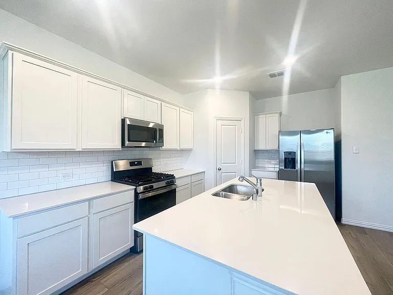 1118 Mahogany Ln — Photo 4