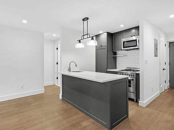 4th image of 51 Irving Pl #1D