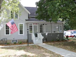 423 Main St, Pewaukee, WI 53072