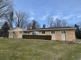 4924 Broomfield Ct, West Bloomfield, MI 48322