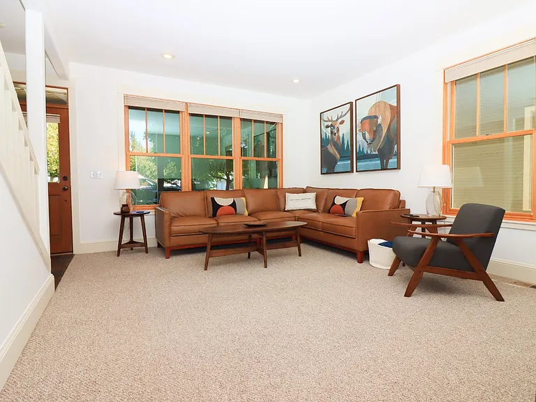 577 W Jefferson Ave — Photo 3