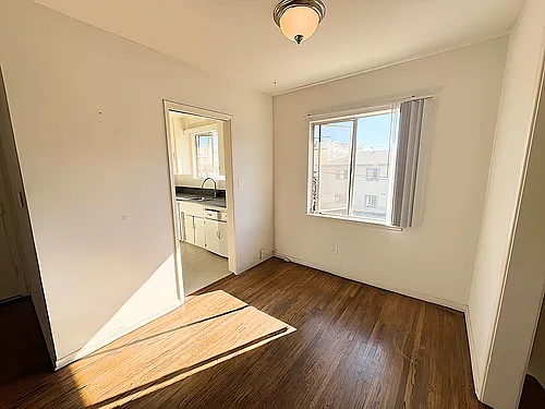 470 S Mariposa Ave #16 — Photo 6