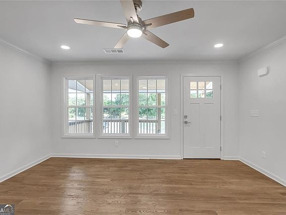 5th image of 3460 Zingara Rd NE
