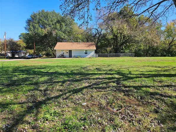 1116 Belmont St, Paris, TX 75460