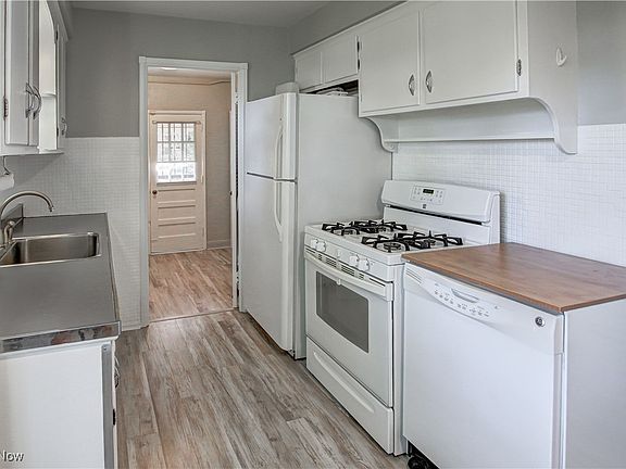 3rd image of 14501 Ledgewood Ave