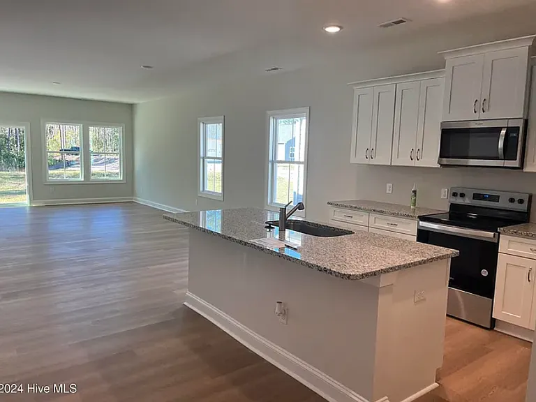 836 Bertwood Rd SW — Photo 7
