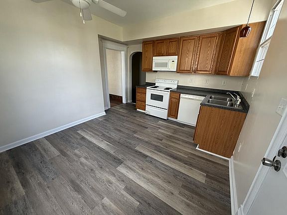 5th image of 1007 Logan St.