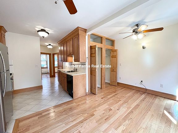 4th image of 137 Charles St #1A