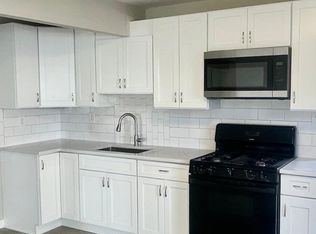 406 W Rand Rd, McHenry, IL 60051