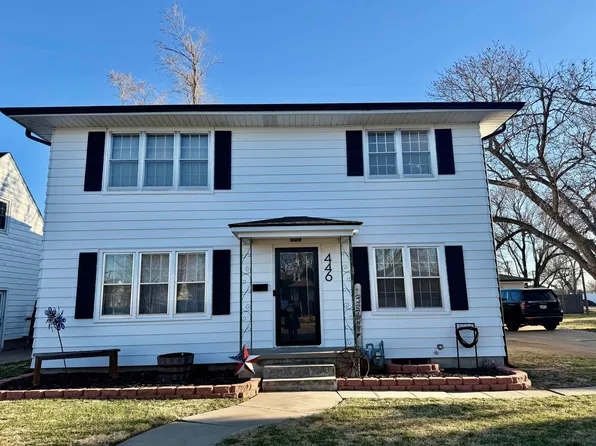 446 E 2nd St, Russell, KS 67665