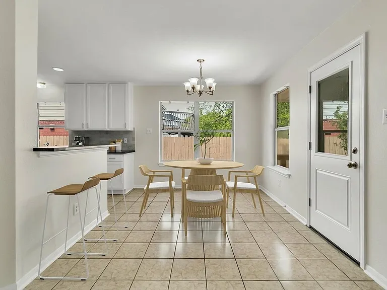 11209 Avering Ln — Photo 9
