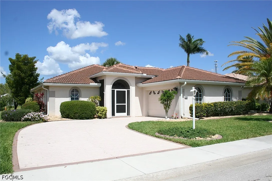 2 bed, 2.0 bath, 1428 sqft, $4,000 — Photo 1
