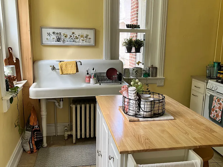 614 W Broad St #1 — Photo 1