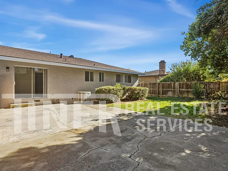 7400 Mooncrest Way — Photo 20
