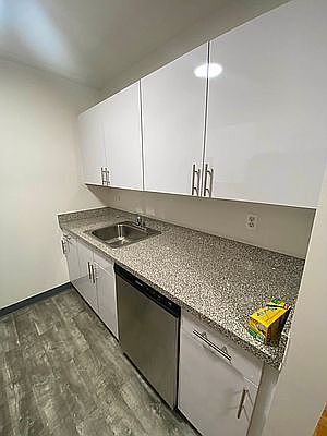 4th image of 66-00 Austin St APT 6
