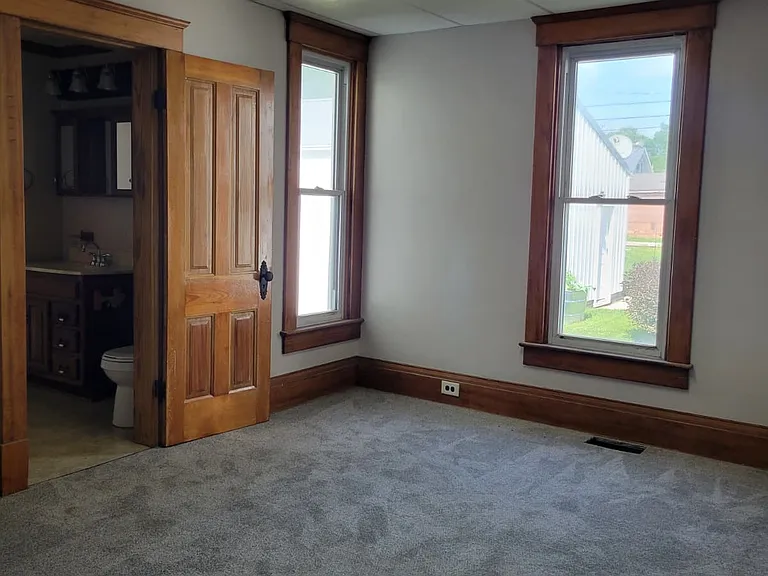423 W Main St — Photo 16