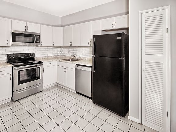 5th image of 75 Liberty Ave #414