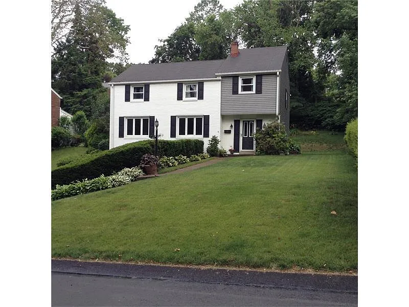 313 Canterbury Dr photo 1