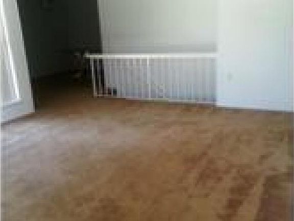 4th image of 40826 Newport Dr