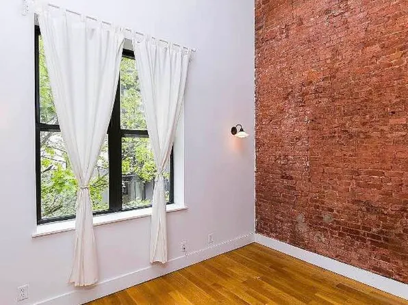 949 Willoughby Avenue image 3 of 16