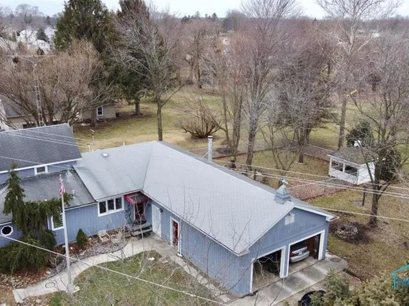 406 N Patterson St, Gibsonburg, OH 43431