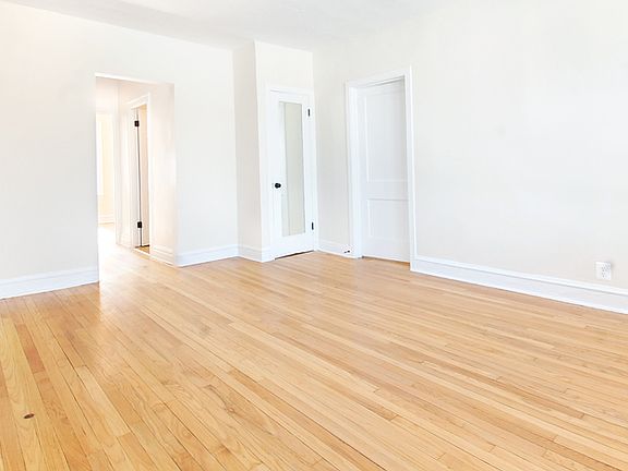 3rd image of 3057 W Argyle St APT 3
