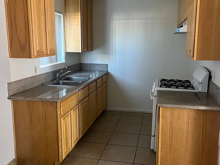 1260 W. Stoneridge Ct. — Photo 8