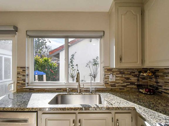 4th image of 8161 Park Villa Cir