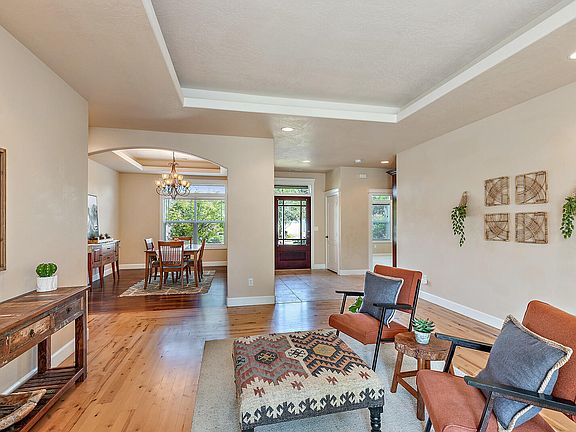 5th image of 150 Bellerive Dr